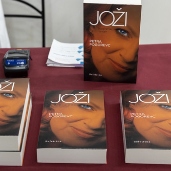 Petra Pogorevc: Joži, biografski roman o življenju Jožice Avbelj <em>Foto: Boštjan Lah</em>